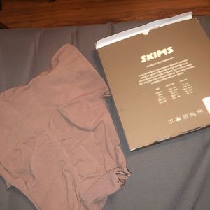 Skims Sculpting Mid-waist Brief